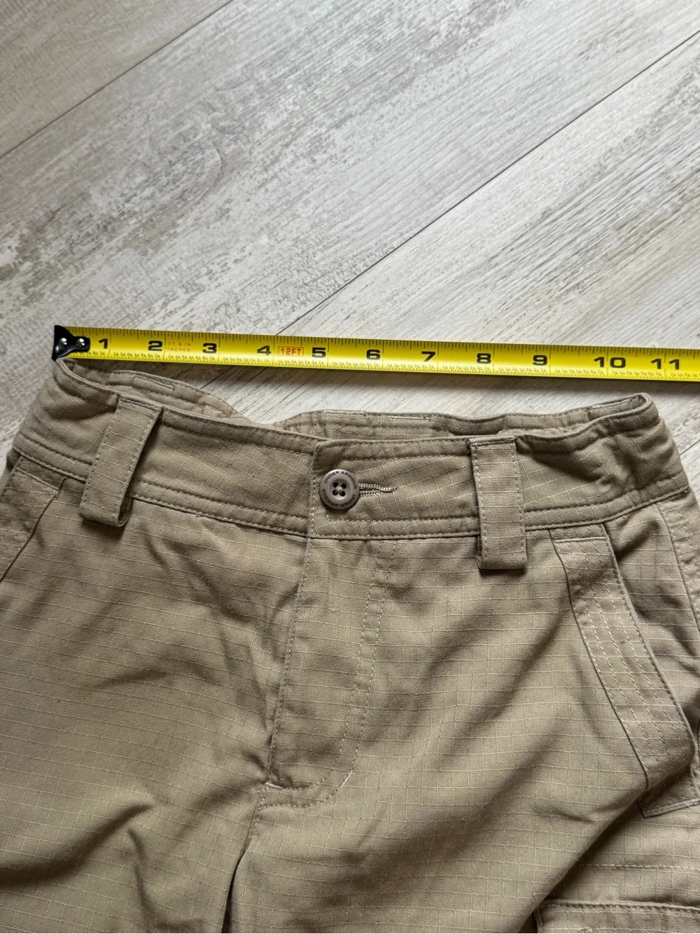 Under Armour Boys Tan Cargo Shorts Youth Small